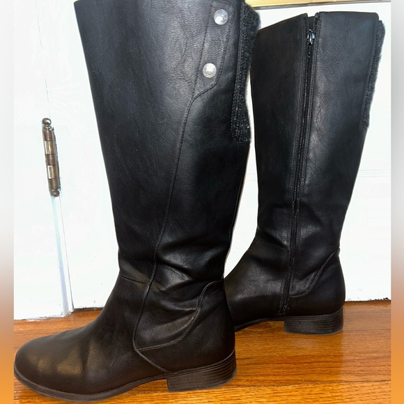 Black mid calf boots! - Picture 2 of 4